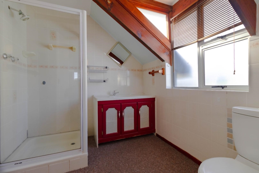 6 Bedroom Property for Sale in Sandbaai Western Cape